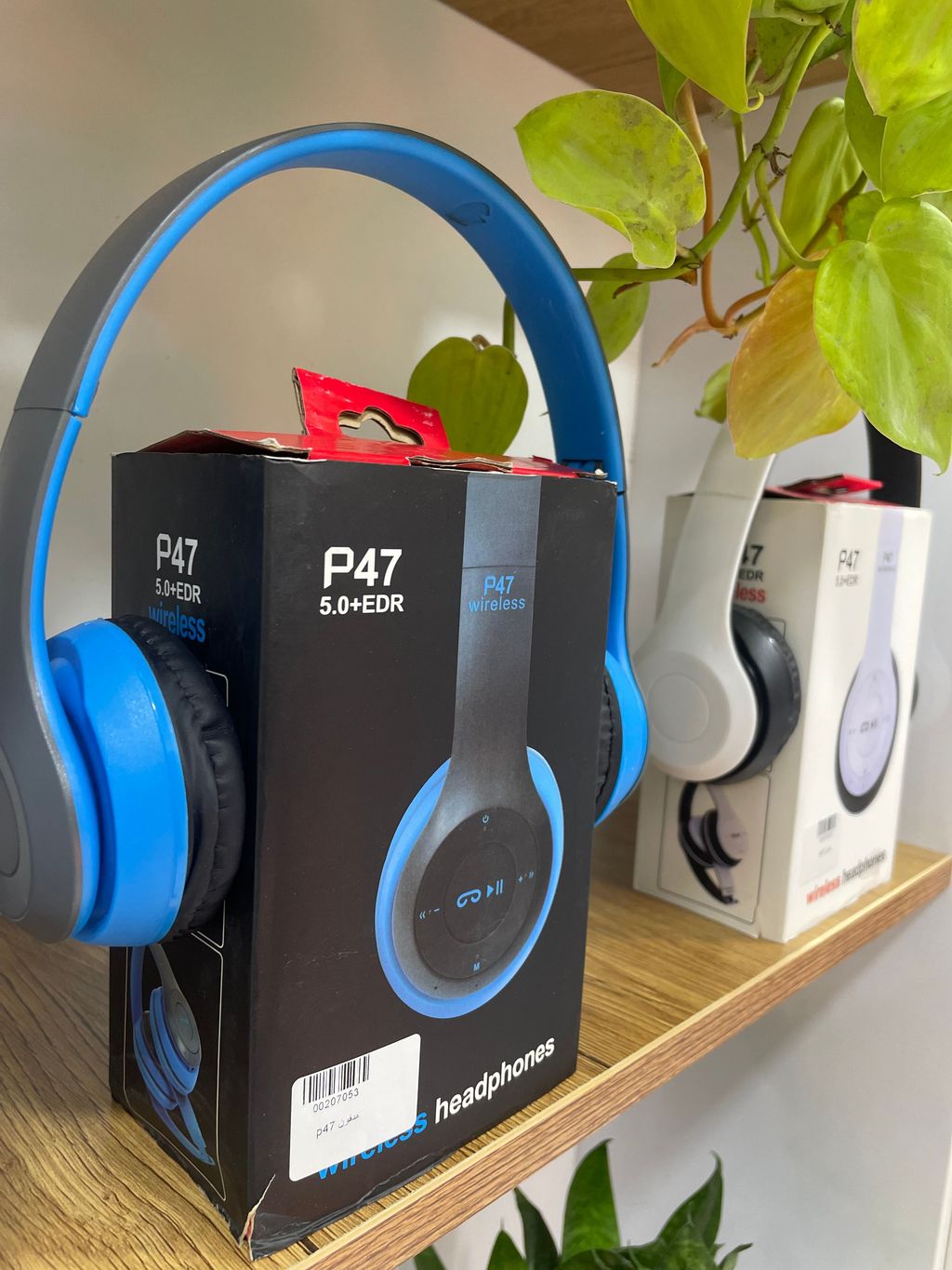 P47 Wireless Bluetooth Headphones with MP3 & MicroSD Support - Image 4